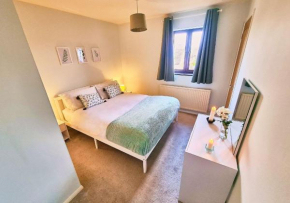 Bluebirds Cottage - Light & Airy 2 Bed in Bourton!